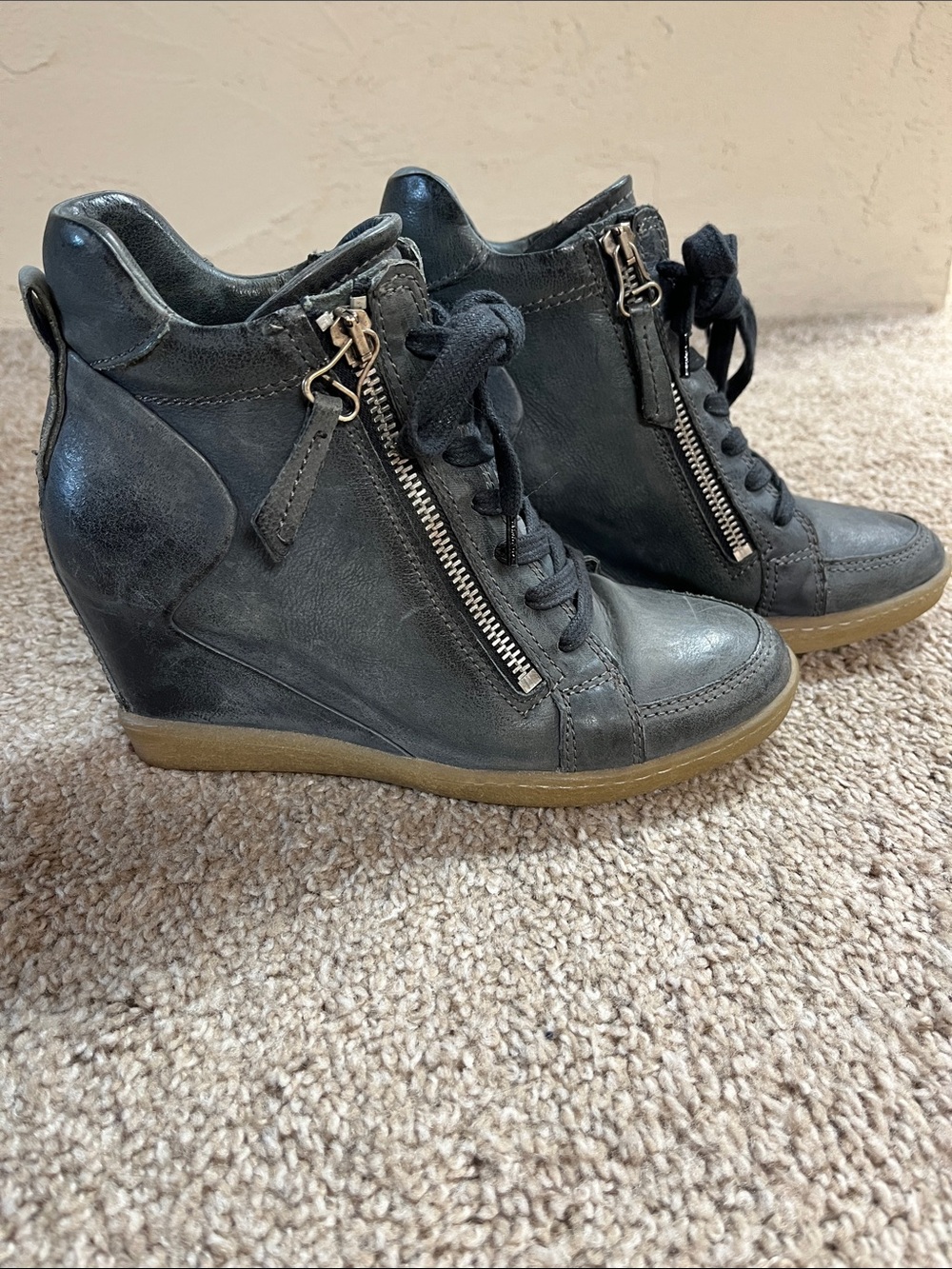 Wedge gray/Black High-Top Lace-Up Sneakers with Side Zippers. Size 37 - Picture 2 of 7